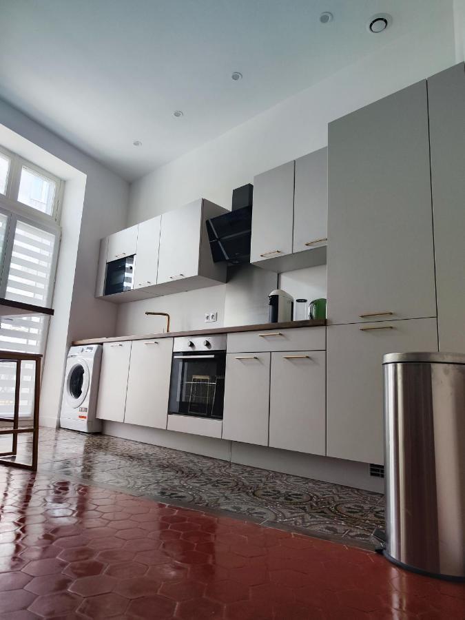 Bright And Modern 3-Bedroom Apartment, 90M2 With Air Condition, In ベジエ エクステリア 写真
